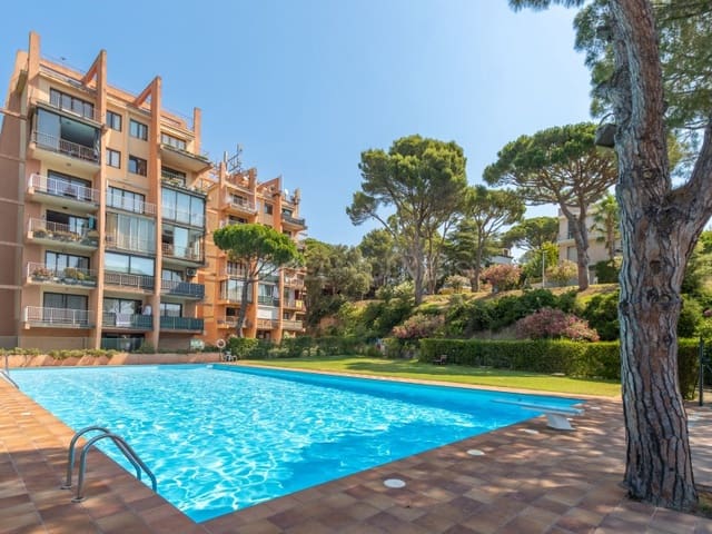 3 bedroom Flat for sale in Platja d'Aro, Castell-Platja d'Aro with pool - € 250,000 (Ref: 9959446)