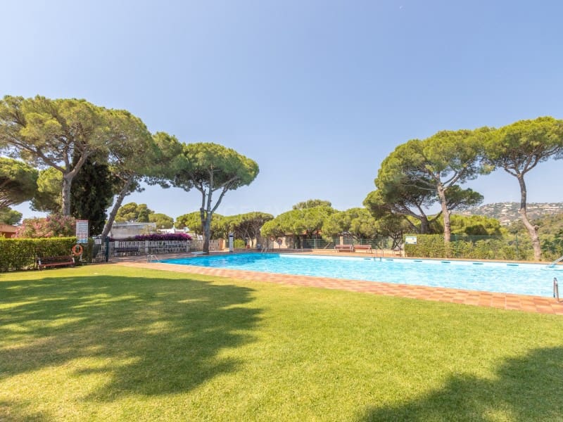 3 bedroom Flat for sale in Platja d'Aro with pool - € 250,000 (Ref: 9959446)