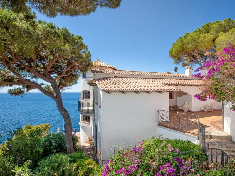 6 bedroom Villa for sale in Lloret de Mar with pool garage - € 3,950,000 (Ref: 9966356)