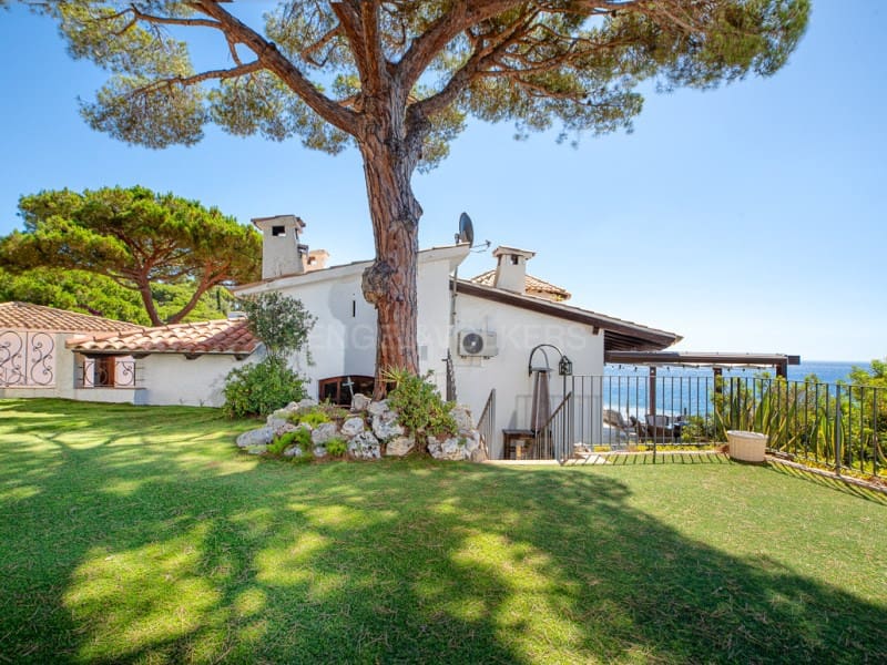 6 bedroom Villa for sale in Lloret de Mar with pool garage - € 3,950,000 (Ref: 9966356)
