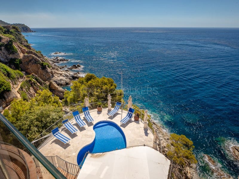 6 bedroom Villa for sale in Lloret de Mar with pool garage - € 3,950,000 (Ref: 9966356)