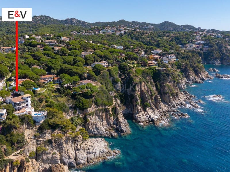6 bedroom Villa for sale in Lloret de Mar with pool garage - € 3,950,000 (Ref: 9966356)