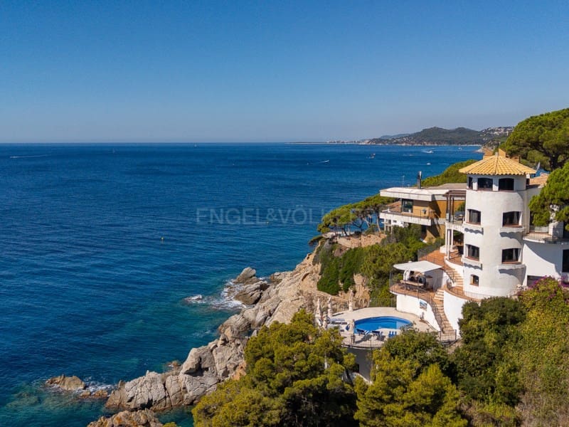 6 bedroom Villa for sale in Lloret de Mar with pool garage - € 3,950,000 (Ref: 9966356)