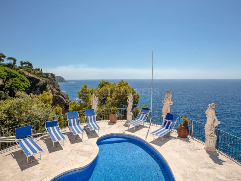 6 bedroom Villa for sale in Lloret de Mar with pool garage - € 3,950,000 (Ref: 9966356)