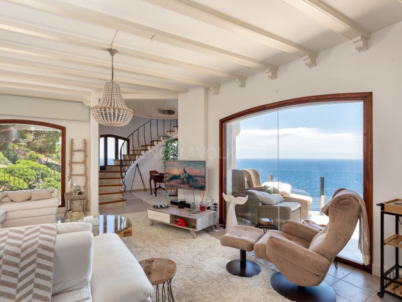 6 bedroom Villa for sale in Lloret de Mar with pool garage - € 3,950,000 (Ref: 9966356)