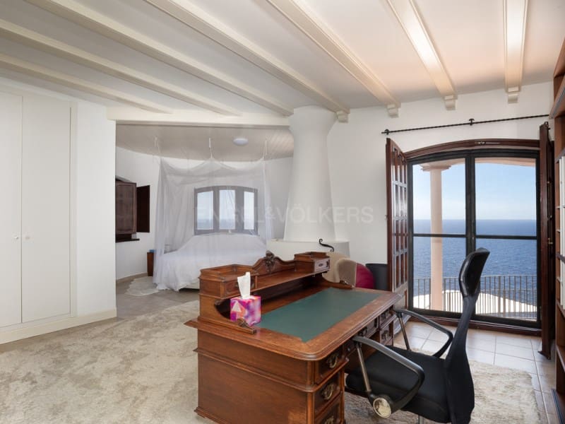 6 bedroom Villa for sale in Lloret de Mar with pool garage - € 3,950,000 (Ref: 9966356)