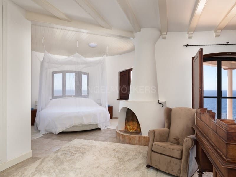 6 bedroom Villa for sale in Lloret de Mar with pool garage - € 3,950,000 (Ref: 9966356)