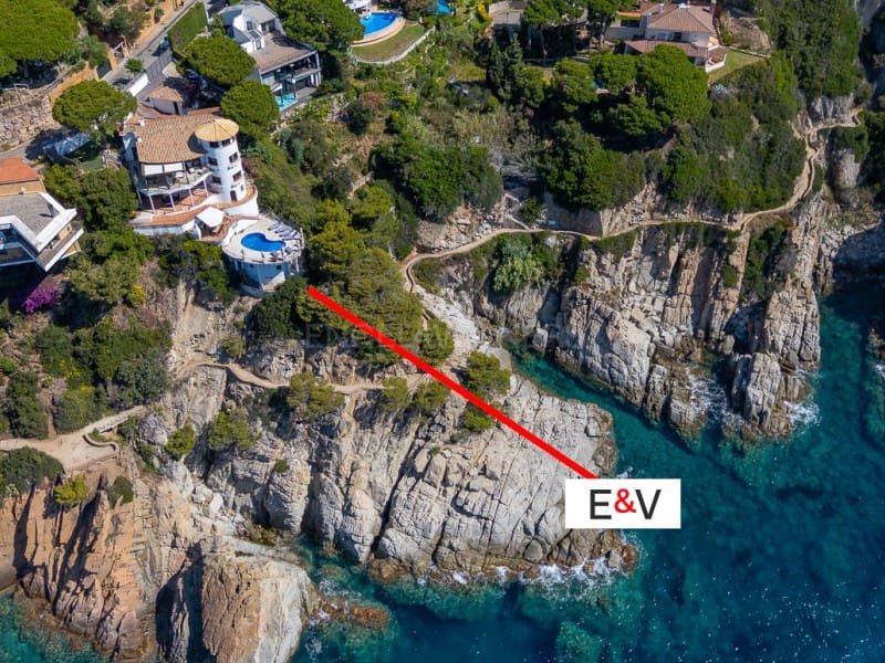 6 bedroom Villa for sale in Lloret de Mar with pool garage - € 3,950,000 (Ref: 9966356)