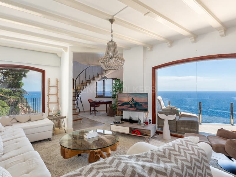 6 bedroom Villa for sale in Lloret de Mar with pool garage - € 3,950,000 (Ref: 9966356)