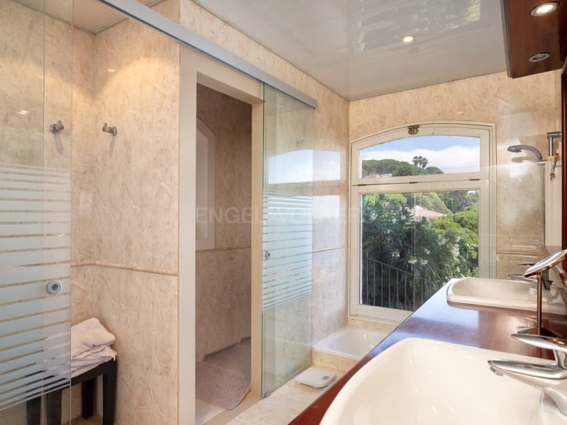 6 bedroom Villa for sale in Lloret de Mar with pool garage - € 3,950,000 (Ref: 9966356)