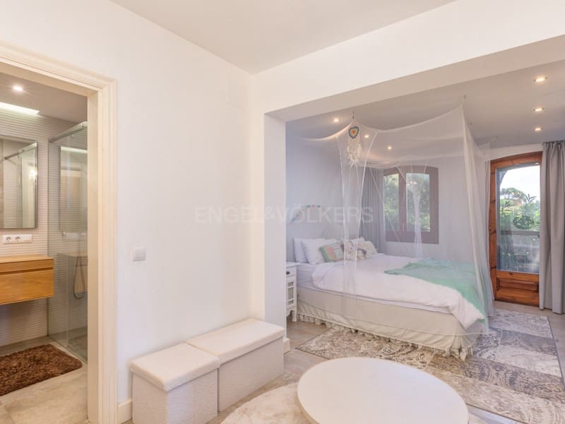6 bedroom Villa for sale in Lloret de Mar with pool garage - € 3,950,000 (Ref: 9966356)