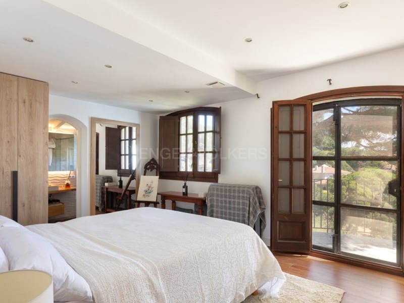 6 bedroom Villa for sale in Lloret de Mar with pool garage - € 3,950,000 (Ref: 9966356)