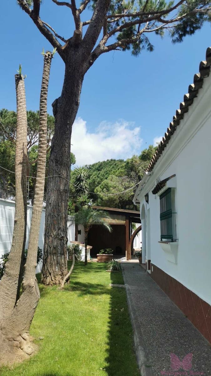4 quarto Moradia para arrendar em Chiclana de la Frontera com piscina garagem - 950 € (Ref: 10027552)