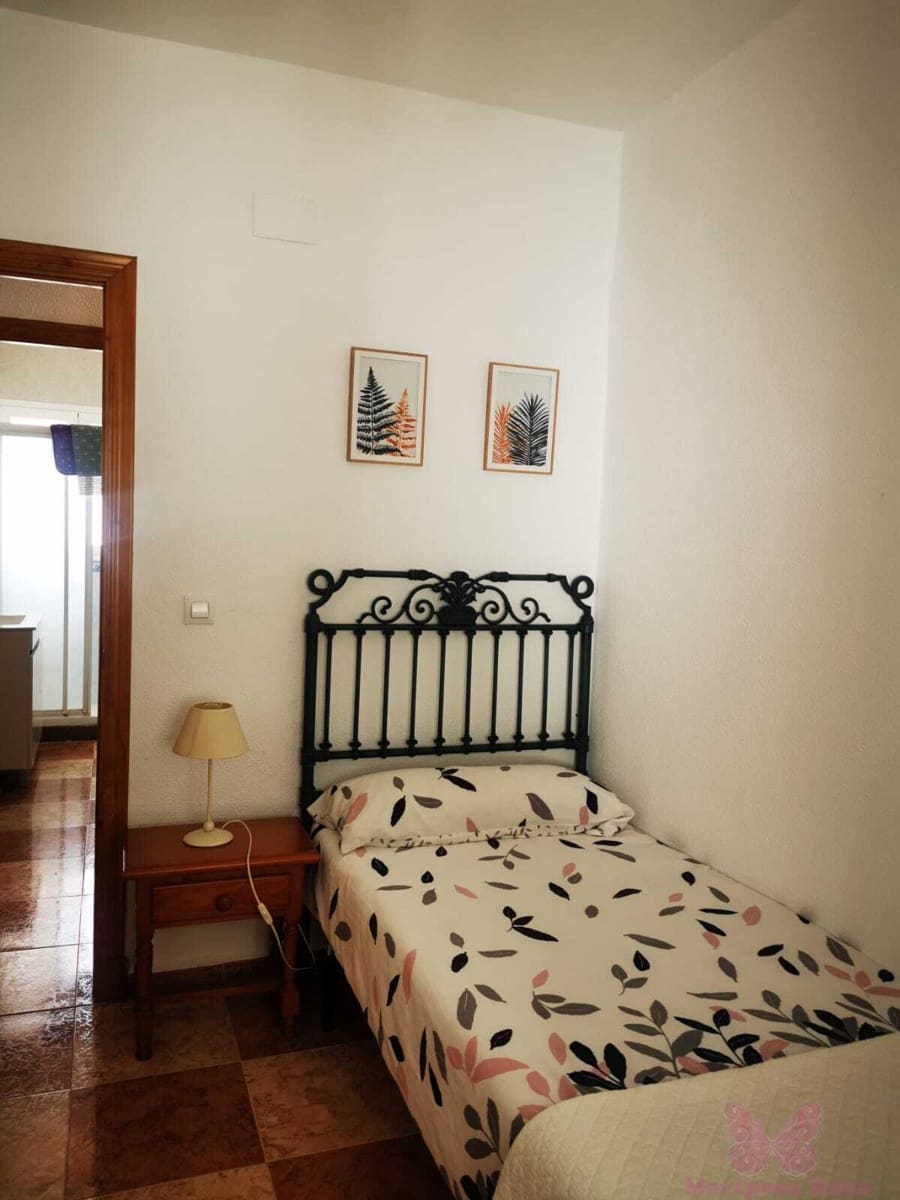 4 quarto Moradia para arrendar em Chiclana de la Frontera com piscina garagem - 950 € (Ref: 10027552)