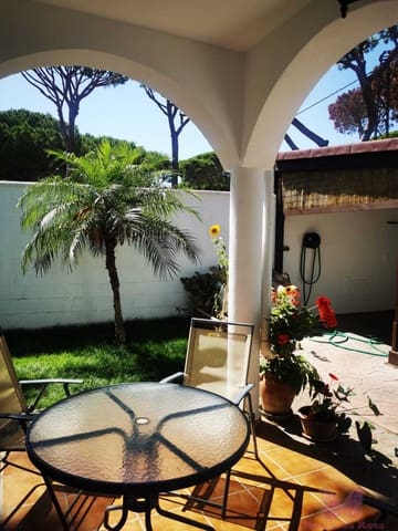 4 bedroom Villa for rent in Chiclana de la Frontera with pool garage - € 950 (Ref: 10027552)