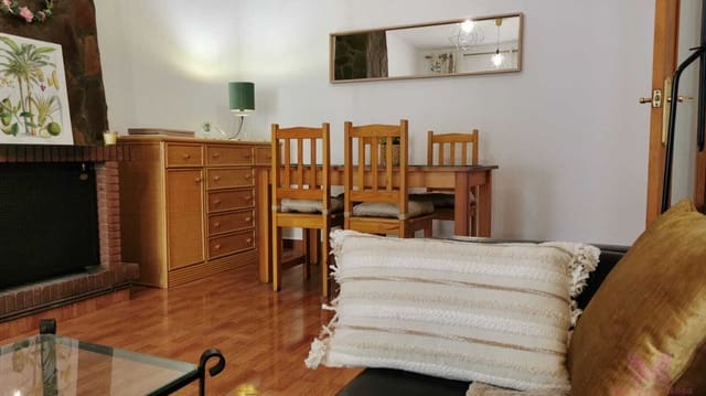 4 bedroom Villa for rent in Chiclana de la Frontera with pool garage - € 950 (Ref: 10027552)