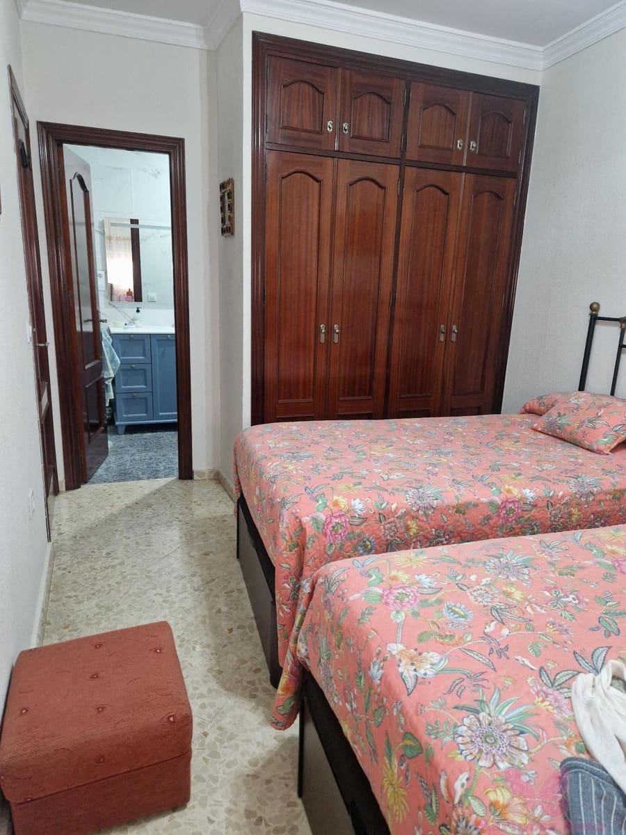 4 bedroom Townhouse for sale in Chiclana de la Frontera with garage - € 365,000 (Ref: 10156945)