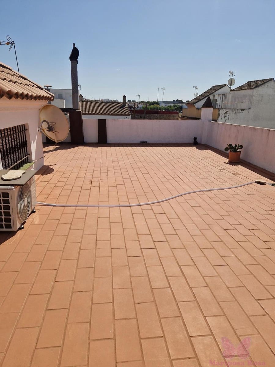 4 bedroom Townhouse for sale in Chiclana de la Frontera with garage - € 365,000 (Ref: 10156945)