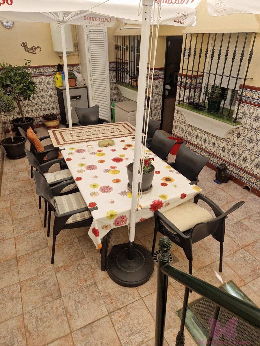 4 bedroom Townhouse for sale in Chiclana de la Frontera with garage - € 365,000 (Ref: 10156945)