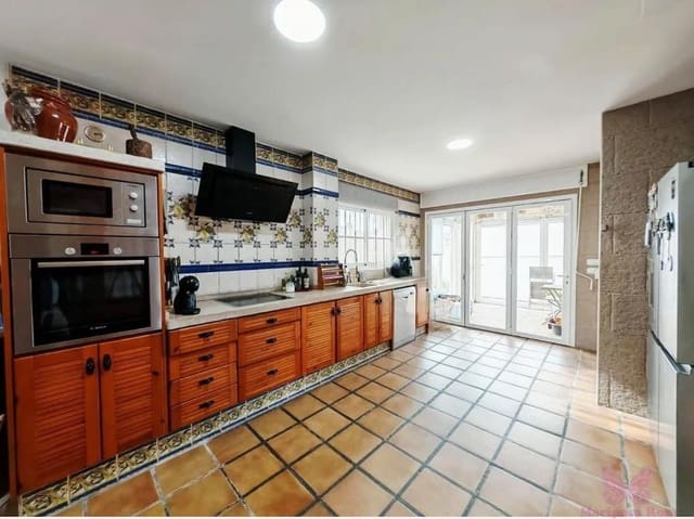 3 makuuhuone Huvila myytävänä paikassa Chiclana de la Frontera mukana uima-altaan 
autotalli - 420 000 € (Ref: 7367516)