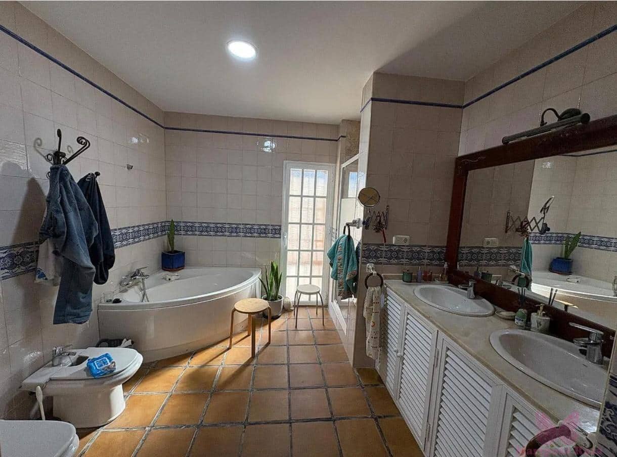 3 makuuhuone Huvila myytävänä paikassa Chiclana de la Frontera mukana uima-altaan 
autotalli - 420 000 € (Ref: 7367516)