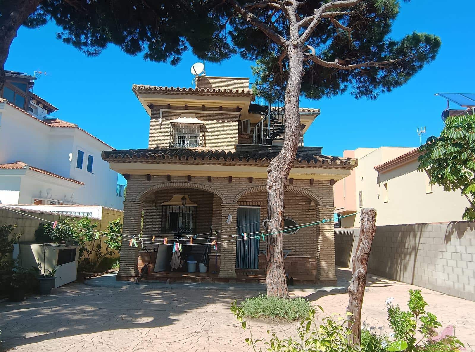 4 slaapkamer Villa te koop in Chiclana de la Frontera - € 590.000 (Ref: 9753757)