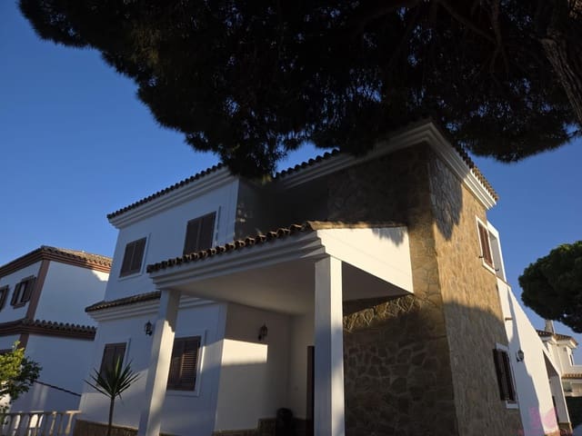 5 slaapkamer Villa te koop in Chiclana de la Frontera met garage - € 540.000 (Ref: 9753758)