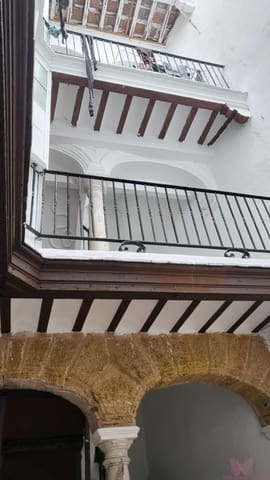 Erhverv til salg i Centro Histórico, Cádiz by - € 900.000 (Ref: 9753764)