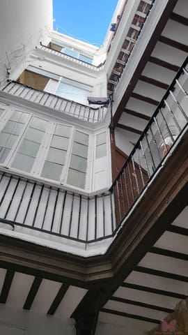 Erhverv til salg i Centro Histórico, Cádiz by - € 900.000 (Ref: 9753764)