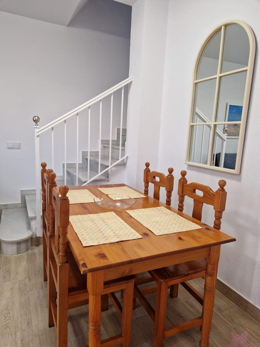 2 slaapkamer Appartement voor vakantieverhuur in Chiclana de la Frontera met zwembad garage - € 700 (Ref: 9753770)