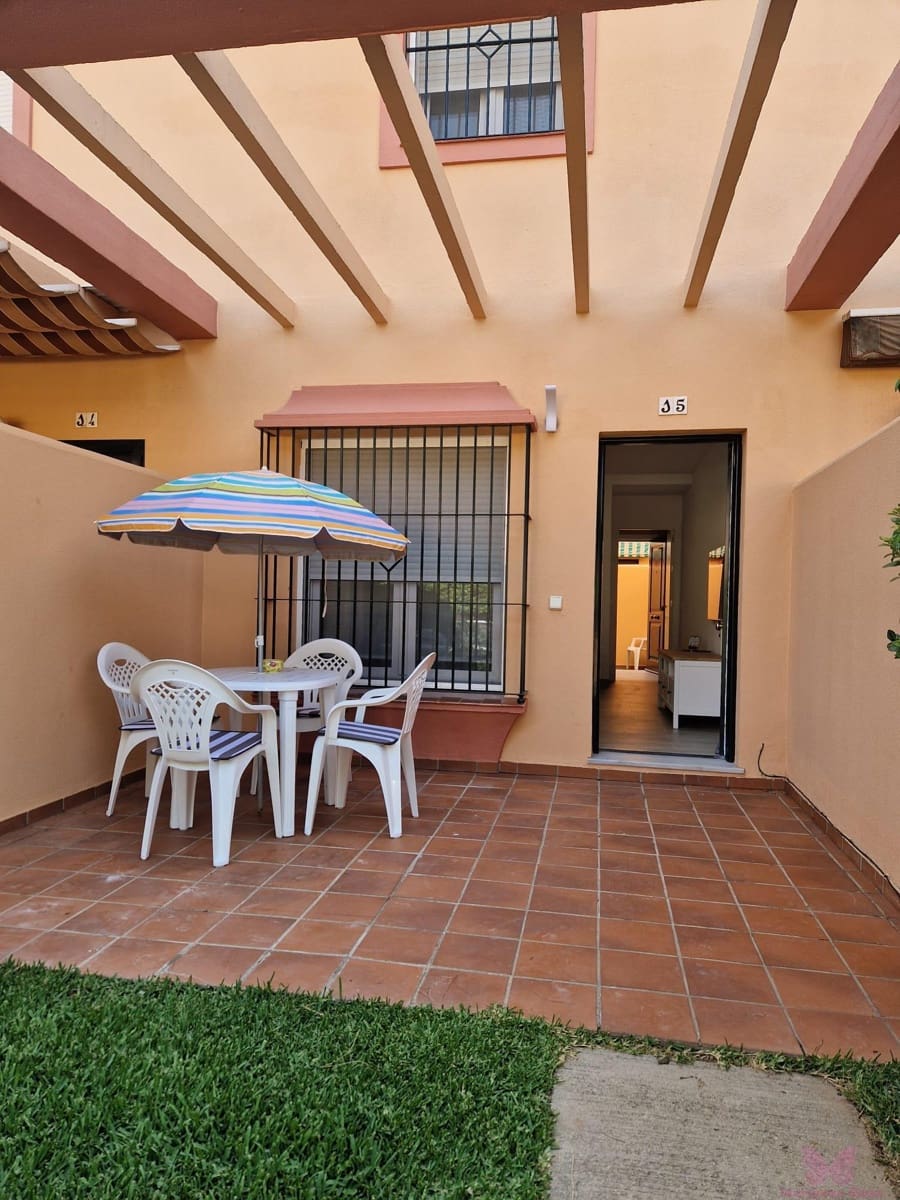 2 slaapkamer Appartement voor vakantieverhuur in Chiclana de la Frontera met zwembad garage - € 700 (Ref: 9753770)