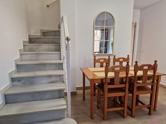 2 slaapkamer Appartement voor vakantieverhuur in Chiclana de la Frontera met zwembad garage - € 700 (Ref: 9753770)