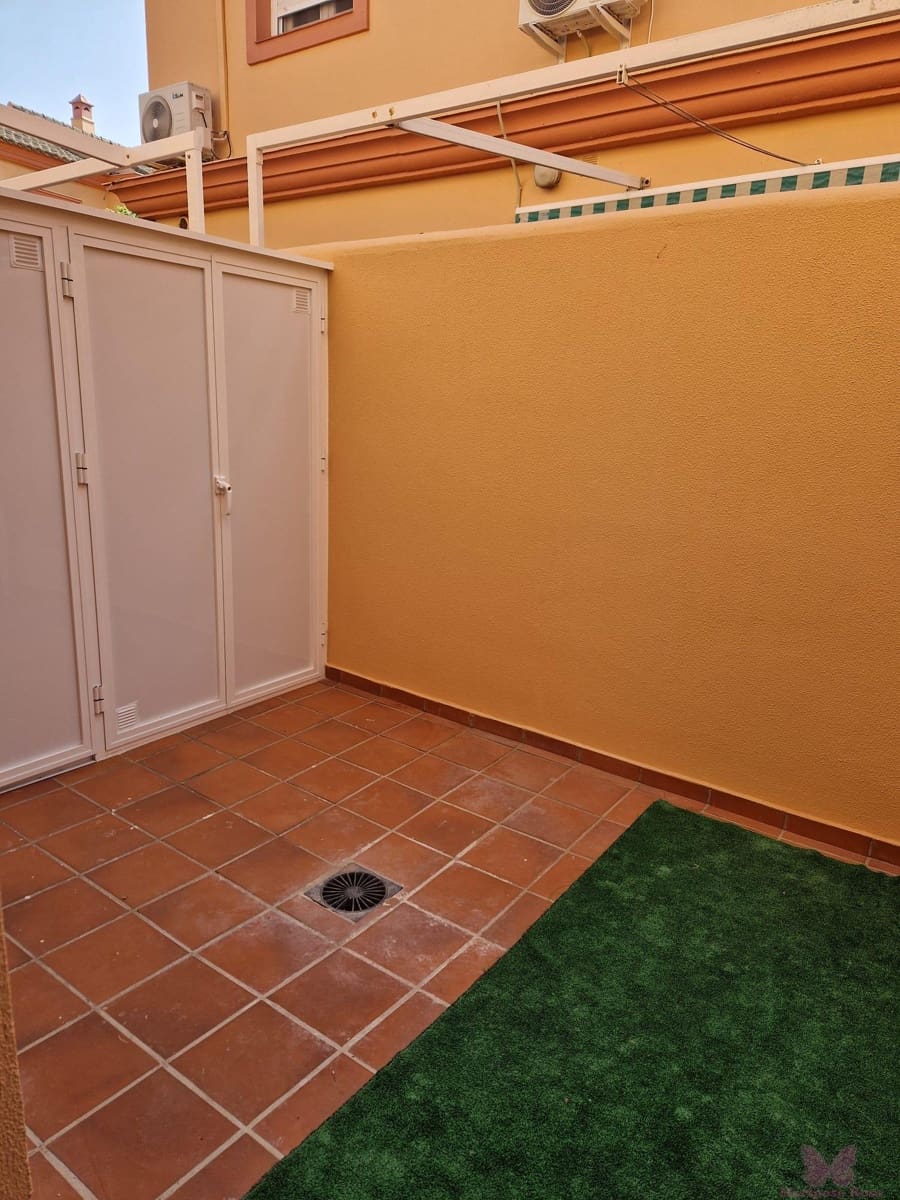 2 slaapkamer Appartement voor vakantieverhuur in Chiclana de la Frontera met zwembad garage - € 700 (Ref: 9753770)