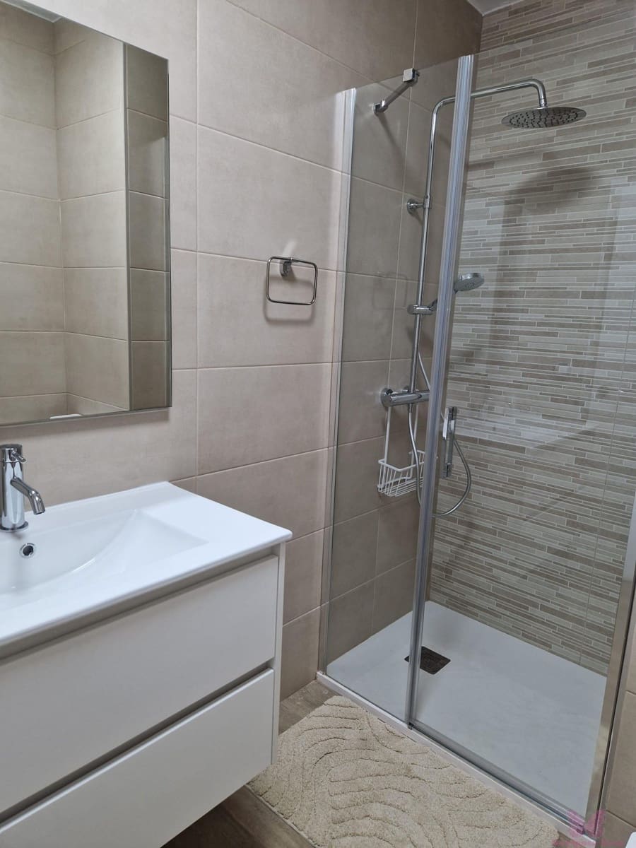 2 slaapkamer Appartement voor vakantieverhuur in Chiclana de la Frontera met zwembad garage - € 700 (Ref: 9753770)