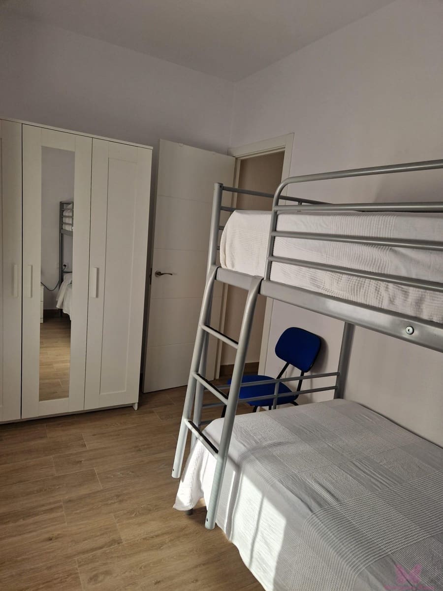 2 slaapkamer Appartement voor vakantieverhuur in Chiclana de la Frontera met zwembad garage - € 700 (Ref: 9753770)