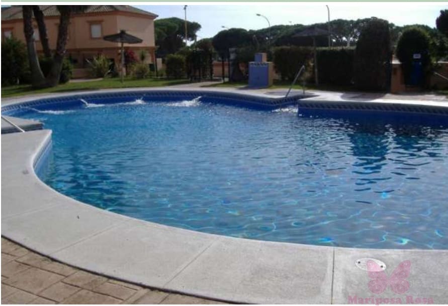 2 slaapkamer Appartement voor vakantieverhuur in Chiclana de la Frontera met zwembad garage - € 700 (Ref: 9753770)