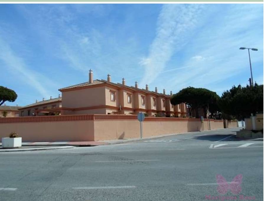 2 slaapkamer Appartement voor vakantieverhuur in Chiclana de la Frontera met zwembad garage - € 700 (Ref: 9753770)