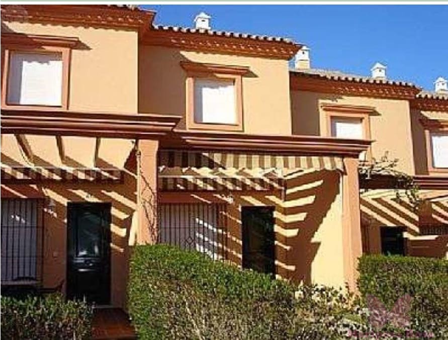 2 slaapkamer Appartement voor vakantieverhuur in Chiclana de la Frontera met zwembad garage - € 700 (Ref: 9753770)