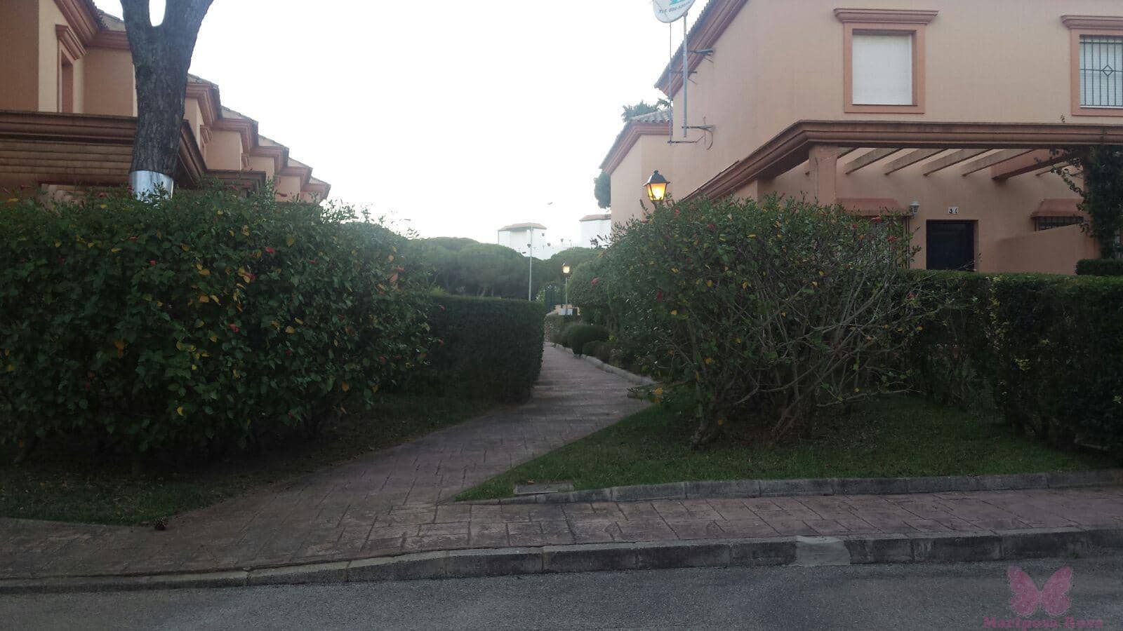 2 slaapkamer Appartement voor vakantieverhuur in Chiclana de la Frontera met zwembad garage - € 700 (Ref: 9753770)