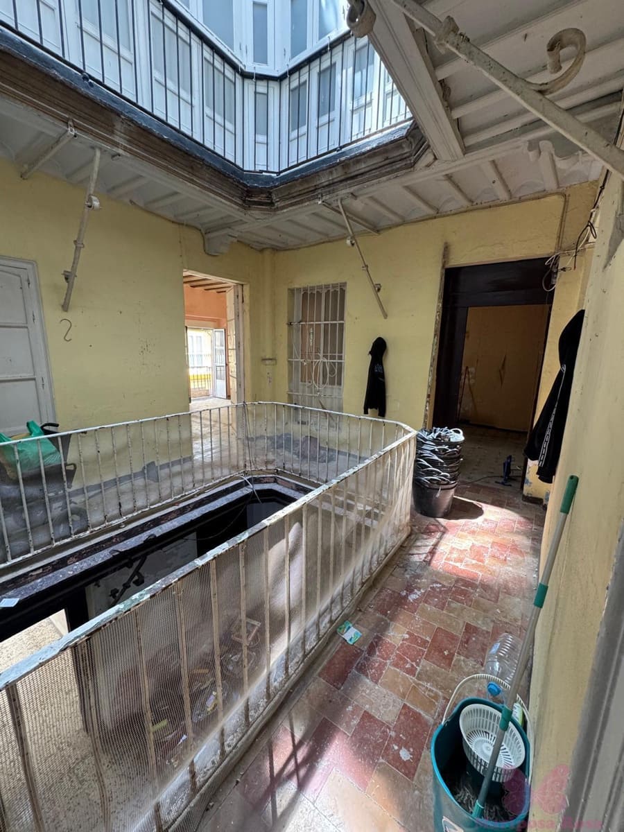 Flat for sale in Cadiz city - € 285,000 (Ref: 9921489)