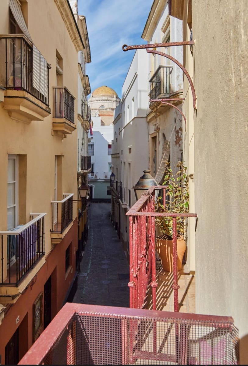 2 soveværelse Lejlighed til leje i Cadiz by - € 1.100 (Ref: 9939121)