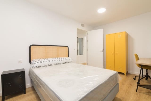 7 soveværelse Lejlighed til leje i Centro, Elche / Elx - € 400 (Ref: 10100400)