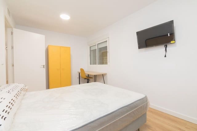 7 soveværelse Lejlighed til leje i Centro, Elche / Elx - € 400 (Ref: 10100400)