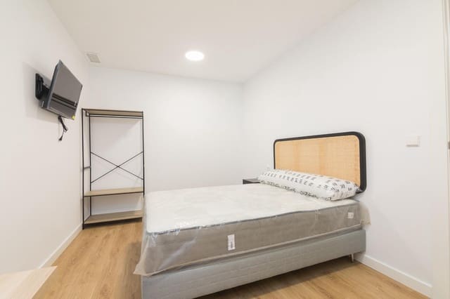 7 soveværelse Lejlighed til leje i Centro, Elche / Elx - € 400 (Ref: 10100400)