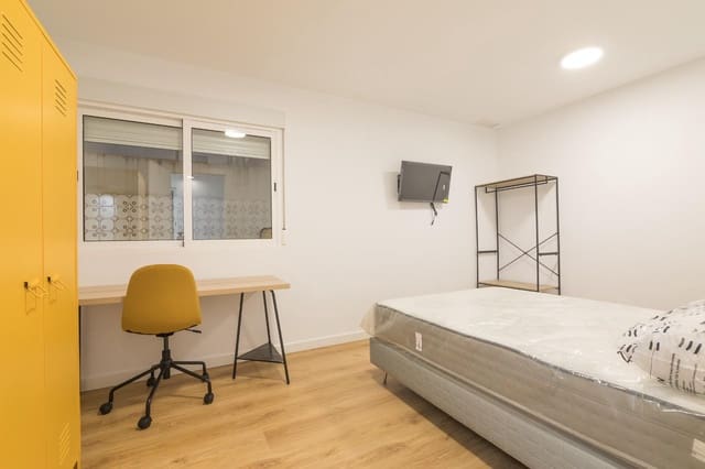 7 soveværelse Lejlighed til leje i Centro, Elche / Elx - € 400 (Ref: 10100400)