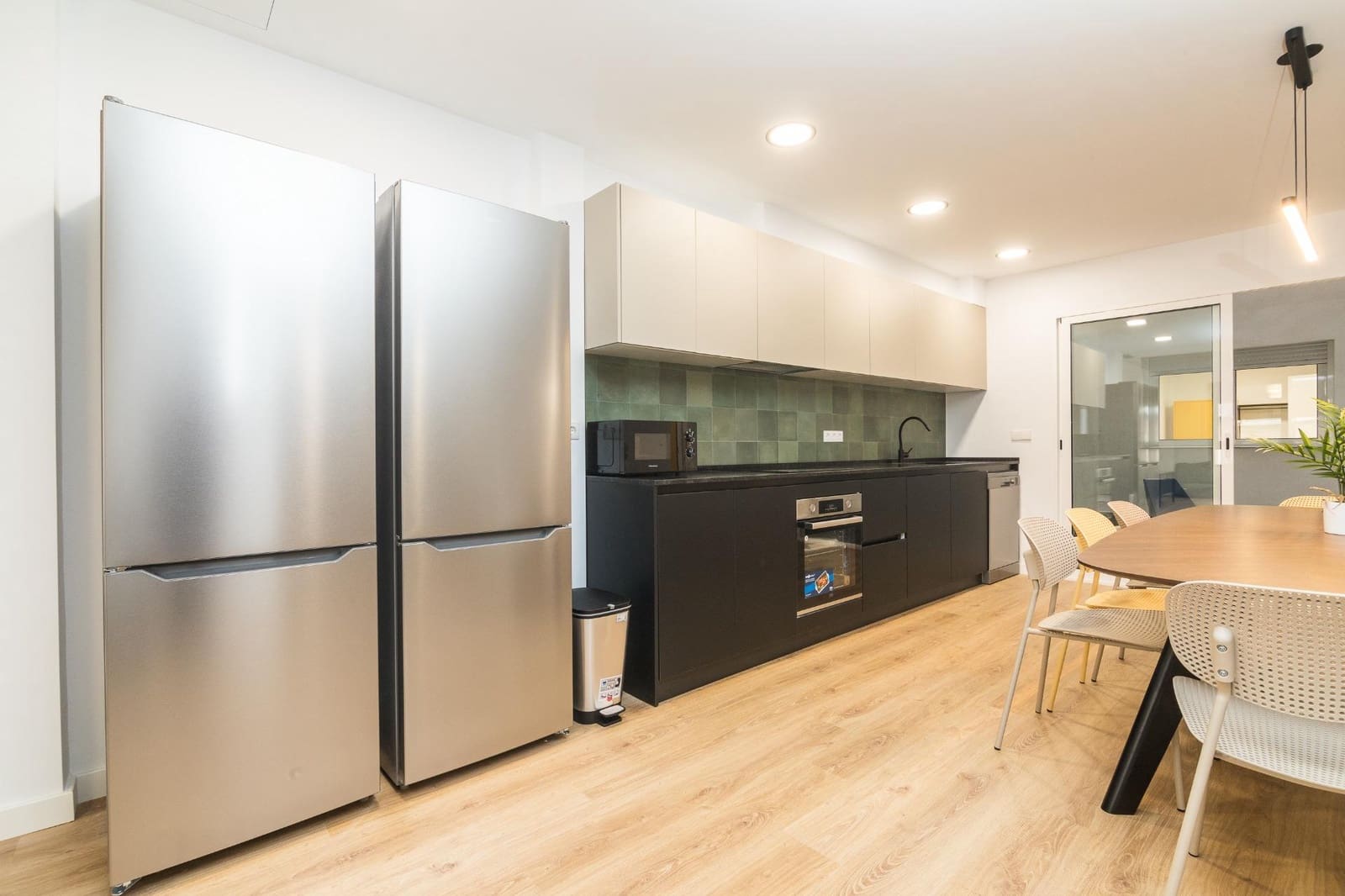 7 quarto Apartamento para arrendar em Elche / Elx - 400 € (Ref: 10100400)