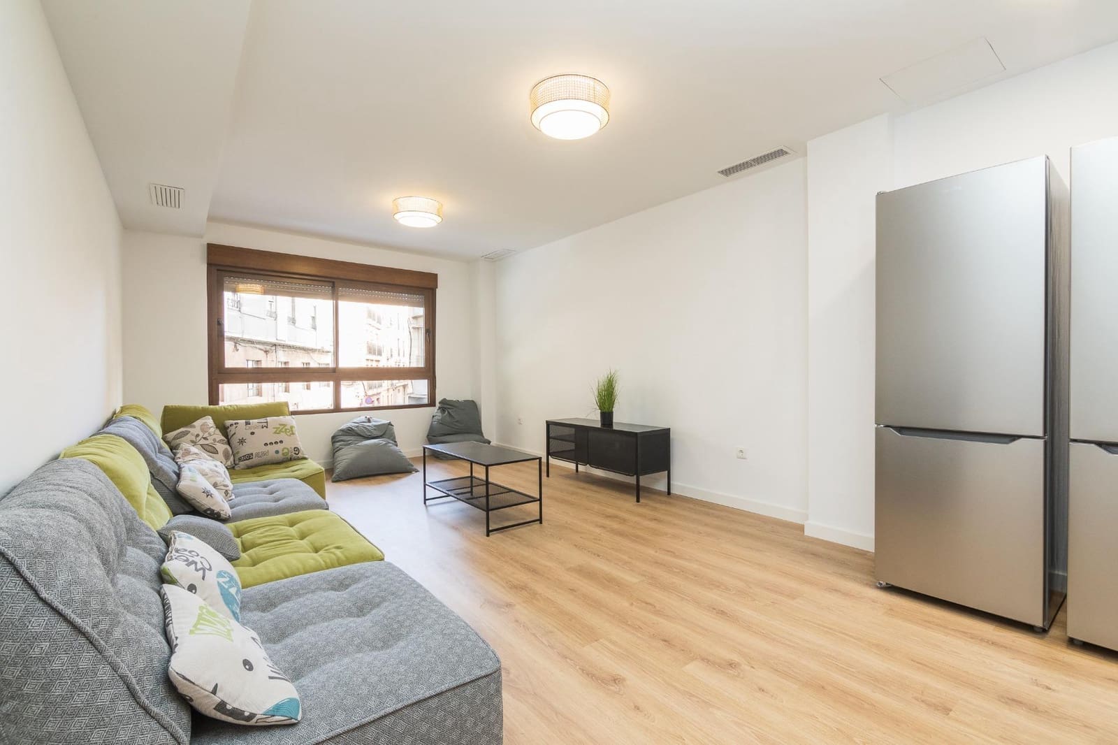 7 quarto Apartamento para arrendar em Elche / Elx - 400 € (Ref: 10100400)