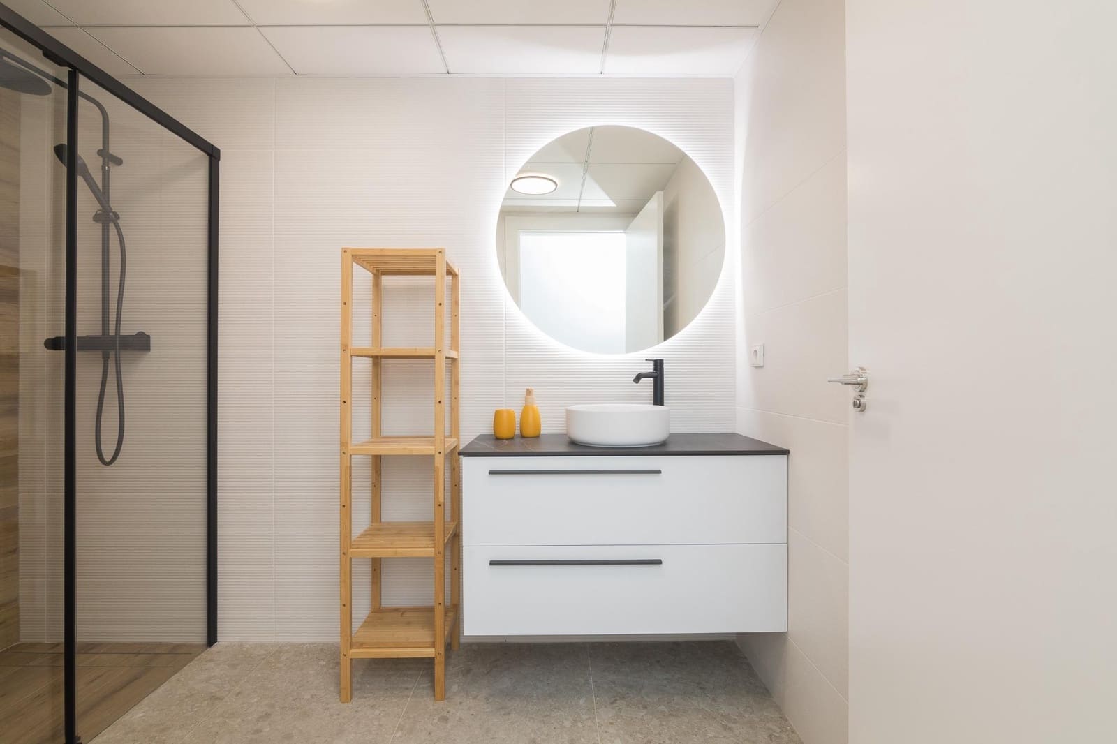 7 quarto Apartamento para arrendar em Elche / Elx - 400 € (Ref: 10100400)