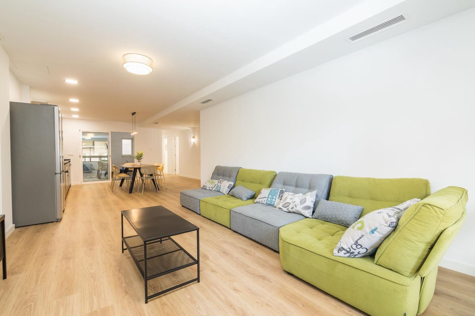 7 quarto Apartamento para arrendar em Elche / Elx - 400 € (Ref: 10100400)