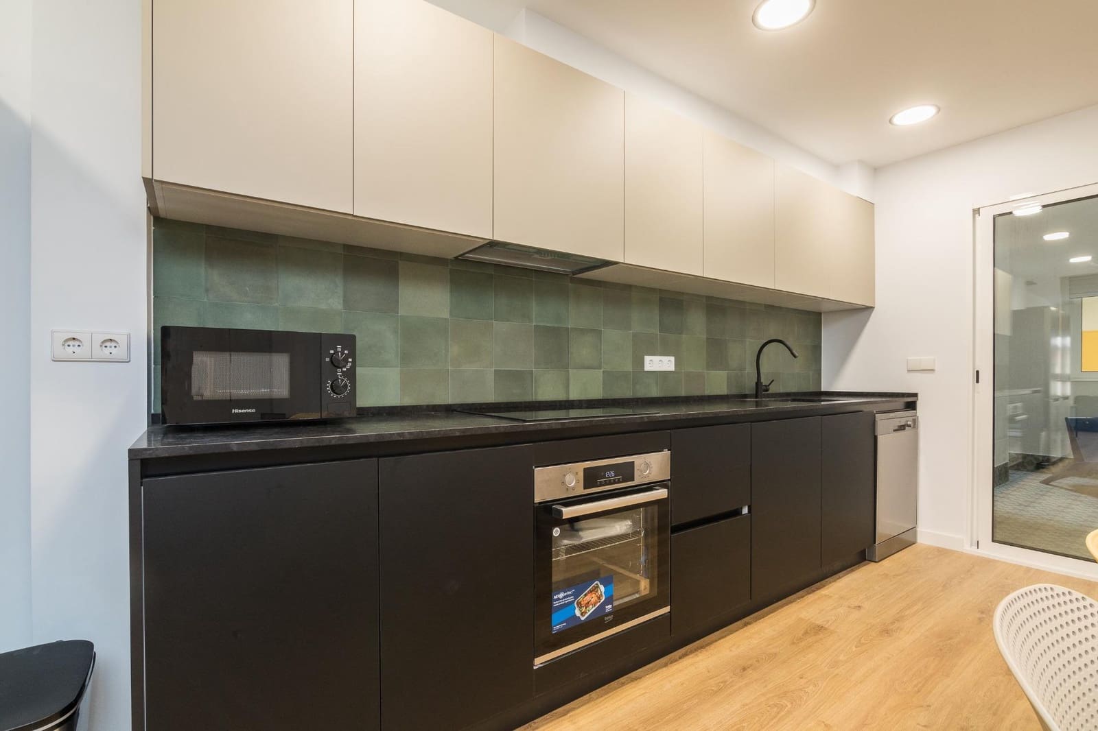 7 quarto Apartamento para arrendar em Elche / Elx - 400 € (Ref: 10100400)